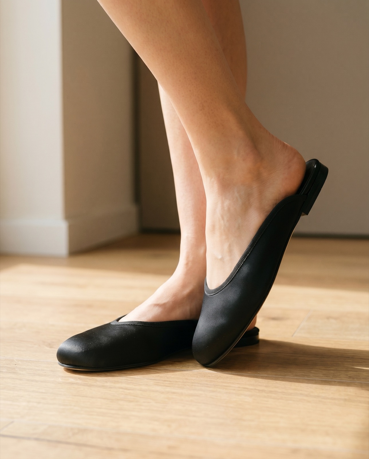Satin Flats — на нозі